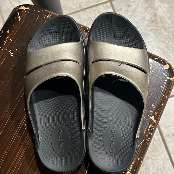 GUC oofos - Picture 1 of 4